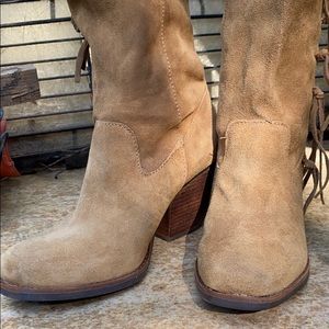 NWOT Suede fringe boots.